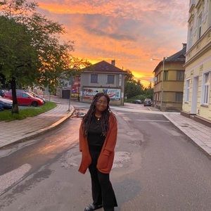 Meet your Posher, Joylene